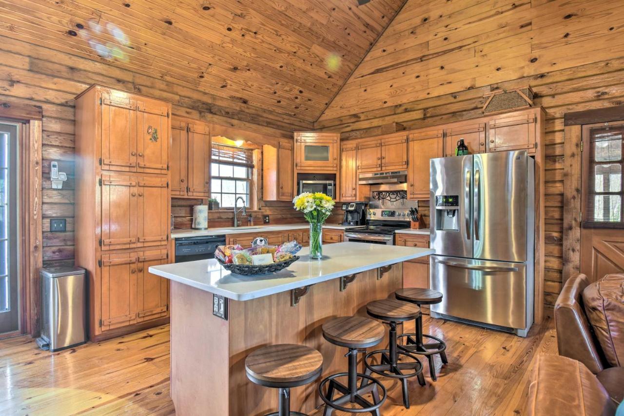 Luxury Pearcy Cabin With 5 Private Acres And Hot Tub! Eksteriør billede