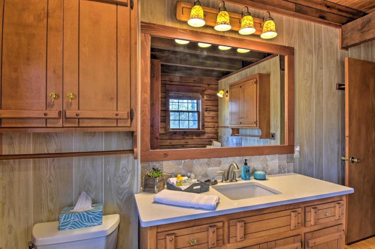 Luxury Pearcy Cabin With 5 Private Acres And Hot Tub! Eksteriør billede