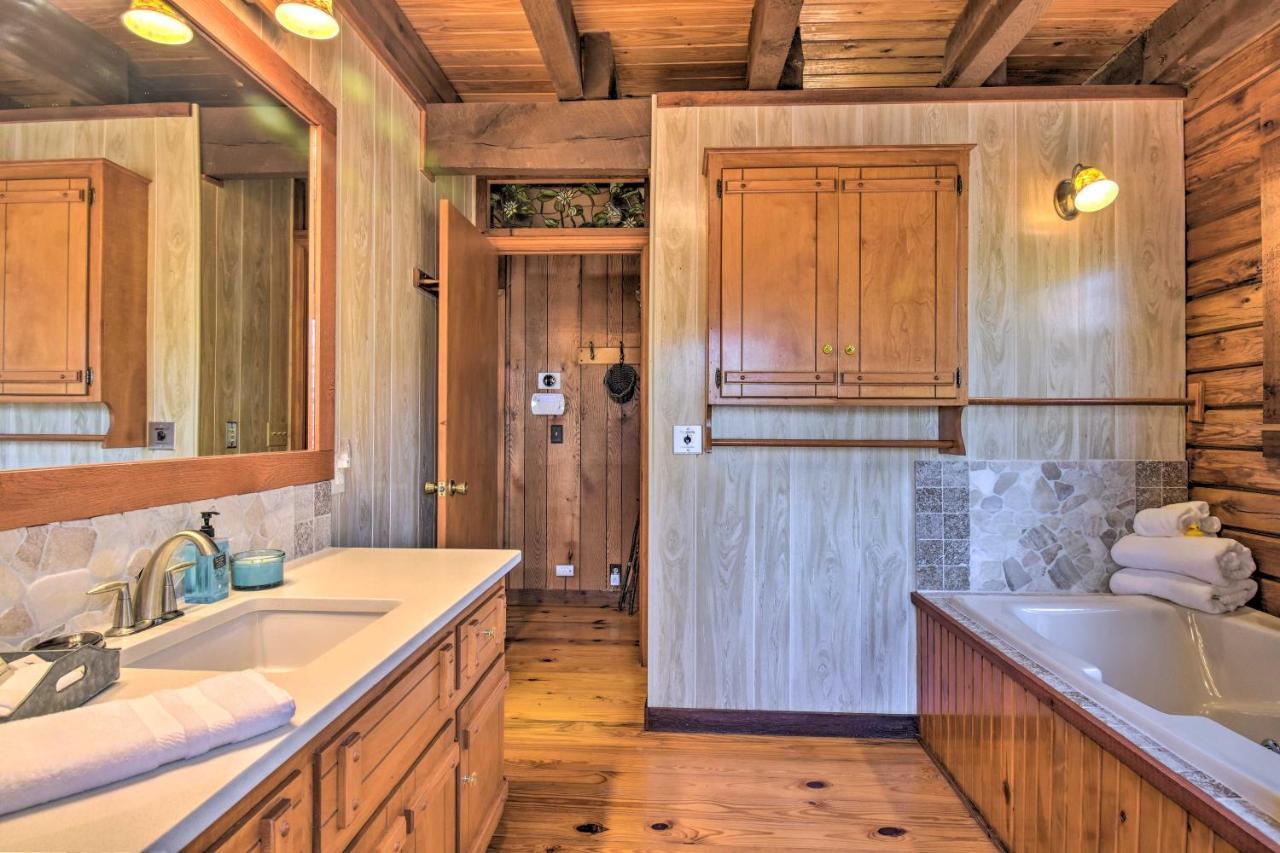 Luxury Pearcy Cabin With 5 Private Acres And Hot Tub! Eksteriør billede